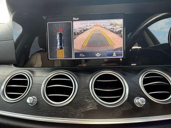 Mercedes-Benz E Class 2.0 E220d AMG Line (Premium Plus) G-Tronic+ Euro 6 (s/s) 4dr