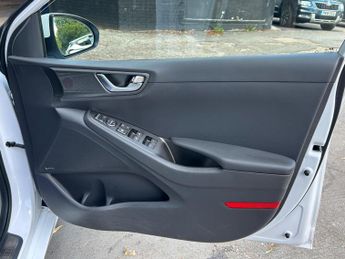 Hyundai IONIQ 38.3kWh Premium Auto 5dr