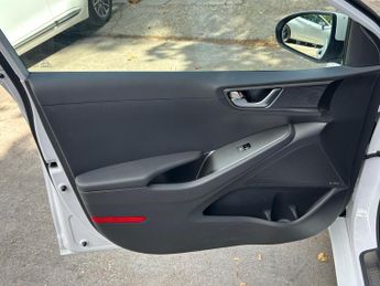 Hyundai IONIQ 38.3kWh Premium Auto 5dr