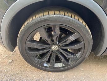 Volkswagen Tiguan 2.0 TSI R-Line Tech DSG 4Motion Euro 6 (s/s) 5dr