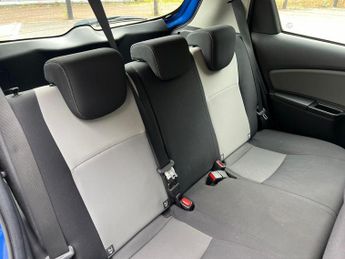 Toyota Yaris 1.5 VVT-h Icon Tech E-CVT Euro 6 (s/s) 5dr