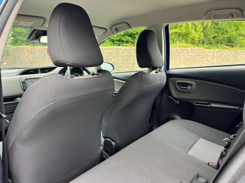 Toyota Yaris 1.5 VVT-h Icon Tech E-CVT Euro 6 (s/s) 5dr
