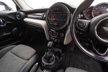 MINI Hatch 1.5 Cooper Auto Euro 6 (s/s) 3dr