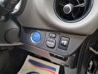 Toyota Yaris 1.5 VVT-h Icon Tech E-CVT Euro 6 (s/s) 5dr