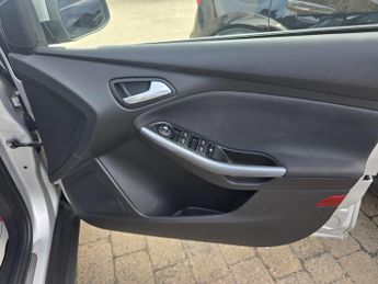 Ford Focus 1.6 Titanium Navigator Powershift Euro 5 5dr