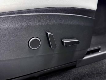 Tesla Model Y (Dual Motor) Long Range SUV 5dr Electric Auto 4WDE (384 bhp)