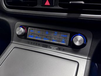 Hyundai KONA 39kWh Premium SUV 5dr Electric Auto (10.5kW Charger) (136 ps)