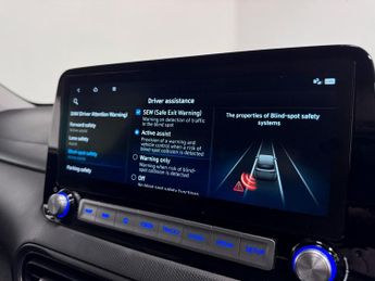 Hyundai KONA 39kWh Premium SUV 5dr Electric Auto (10.5kW Charger) (136 ps)