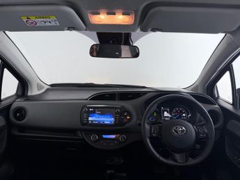 Toyota Yaris 1.5 VVT-h Icon Tech E-CVT Euro 6 (s/s) 5dr