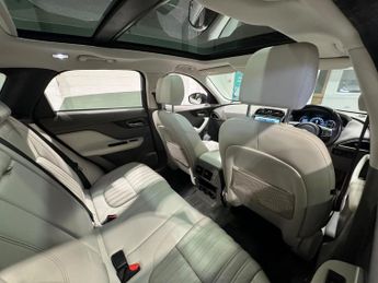 Jaguar F-PACE 2.0 D180 Portfolio Auto AWD Euro 6 (s/s) 5dr