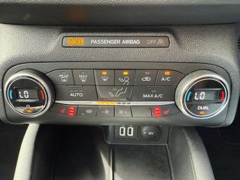 FORD FOCUS TITANIUM