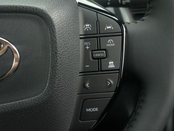 Toyota Prius 2.0 13.6kWh Excel CVT Euro 6 (s/s) 5dr