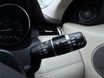 Land Rover Range Rover Evoque 2.2 SD4 Prestige Auto 4WD Euro 5 5dr