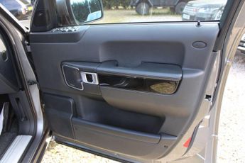 Land Rover Range Rover 4.4 TD V8 Vogue Auto 4WD Euro 5 5dr