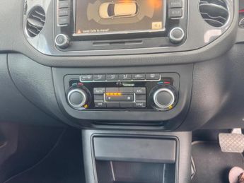 Volkswagen Tiguan 2.0 TDI BlueMotion Tech SE DSG 4WD Euro 5 (s/s) 5dr
