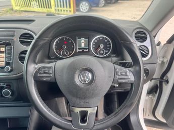 Volkswagen Tiguan 2.0 TDI BlueMotion Tech SE DSG 4WD Euro 5 (s/s) 5dr