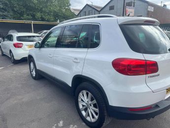 Volkswagen Tiguan 2.0 TDI BlueMotion Tech SE DSG 4WD Euro 5 (s/s) 5dr