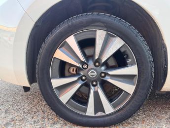 Nissan Leaf 30kWh Tekna Auto 5dr