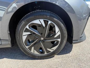 MG MG4 64kWh Trophy Long Range Auto 5dr