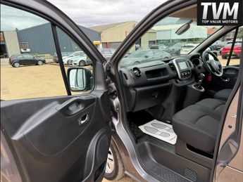 Renault Trafic 2.0 dCi ENERGY 28 Sport EDC SWB Standard Roof Euro 6 (s/s) 5dr