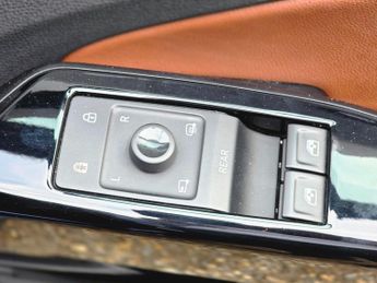 Volkswagen ID.4 Pro Performance 77kWh 1ST Edition Auto 5dr