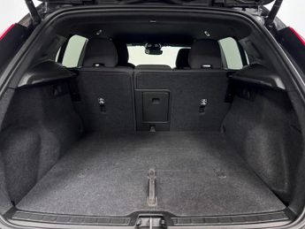 Volvo XC40 Plus P8 AWD (408 hp)