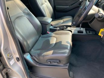 Nissan Navara 2.5 dCi Tekna 4dr