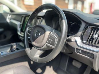 Volvo V60 2.0 B4 MHEV Momentum Auto Euro 6 (s/s) 5dr