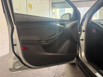 Ford Focus 1.6 Zetec Powershift Euro 5 5dr
