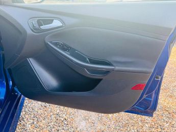 Ford Focus 1.0T EcoBoost ST-Line Auto Euro 6 (s/s) 5dr