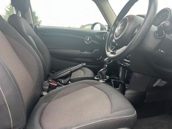 MINI Hatch 1.5 Cooper Auto Euro 6 (s/s) 3dr