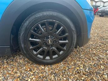 MINI Hatch 1.5 Cooper Auto Euro 6 (s/s) 3dr