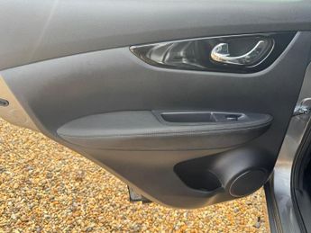 Nissan Qashqai 1.6 dCi Tekna XTRON Euro 6 (s/s) 5dr