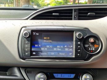 Toyota Yaris 1.5 VVT-h Icon E-CVT Euro 6 5dr
