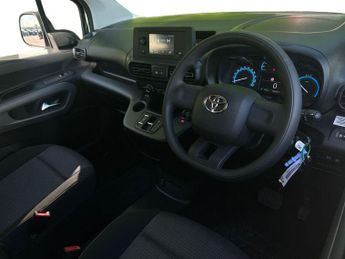Toyota PROACE CITY Verso 50kWh Shuttle Short MPV 5dr Electric Auto (5 Seat) (136 ps)