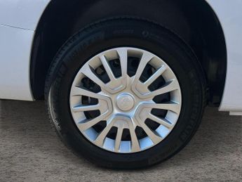 Toyota PROACE CITY Verso 50kWh Shuttle Short MPV 5dr Electric Auto (5 Seat) (136 ps)