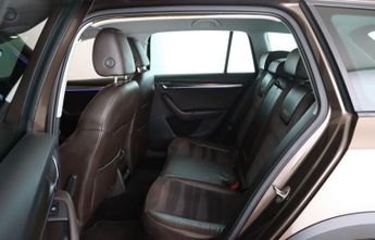 Skoda Octavia 2.0 TDI Scout DSG 4WD Euro 6 (s/s) 5dr