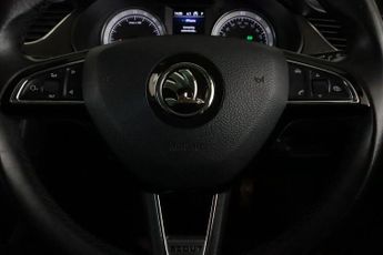 Skoda Octavia 2.0 TDI Scout DSG 4WD Euro 6 (s/s) 5dr