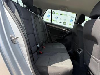 Volkswagen Golf 1.6 TDI BlueMotion Tech SE DSG Euro 5 (s/s) 5dr