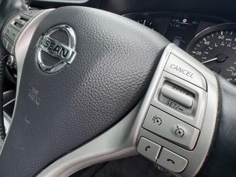 Nissan Qashqai 1.6 dCi Tekna XTRON 2WD Euro 5 (s/s) 5dr