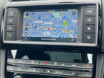 Jaguar F-PACE 2.0 D240 R-Sport Auto AWD Euro 6 (s/s) 5dr