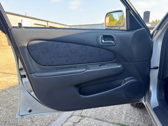Toyota Corolla 1.6 GS 5dr