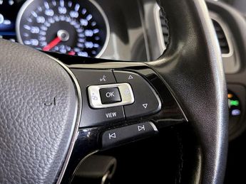 Volkswagen e-Golf 35.8kWh e-Golf Auto 5dr