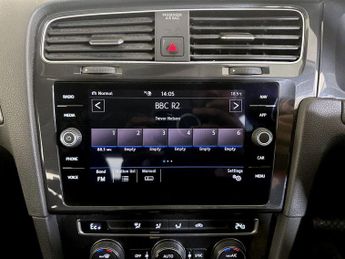 Volkswagen e-Golf 35.8kWh e-Golf Auto 5dr