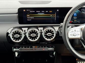 Mercedes-Benz CLA 1.3 CLA250e 15.6kWh AMG Line (Premium) Coupe 8G-DCT Euro 6 (s/s)