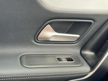 Mercedes-Benz CLA 1.3 CLA250e 15.6kWh AMG Line (Premium) Coupe 8G-DCT Euro 6 (s/s)