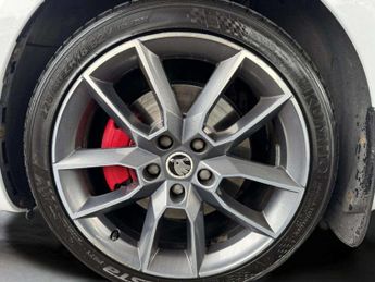 SKODA OCTAVIA 2.0 TDI vRS Estate 5dr Diesel DSG 4WD Euro 6