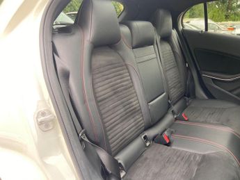 Mercedes-Benz GLA 2.1 GLA220d AMG Line (Premium Plus) 7G-DCT 4MATIC Euro 6 (s/s) 5