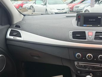 Renault Megane 1.6 16V Dynamique TomTom Euro 5 5dr