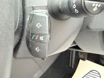 Renault Megane 1.6 16V Dynamique TomTom Euro 5 5dr